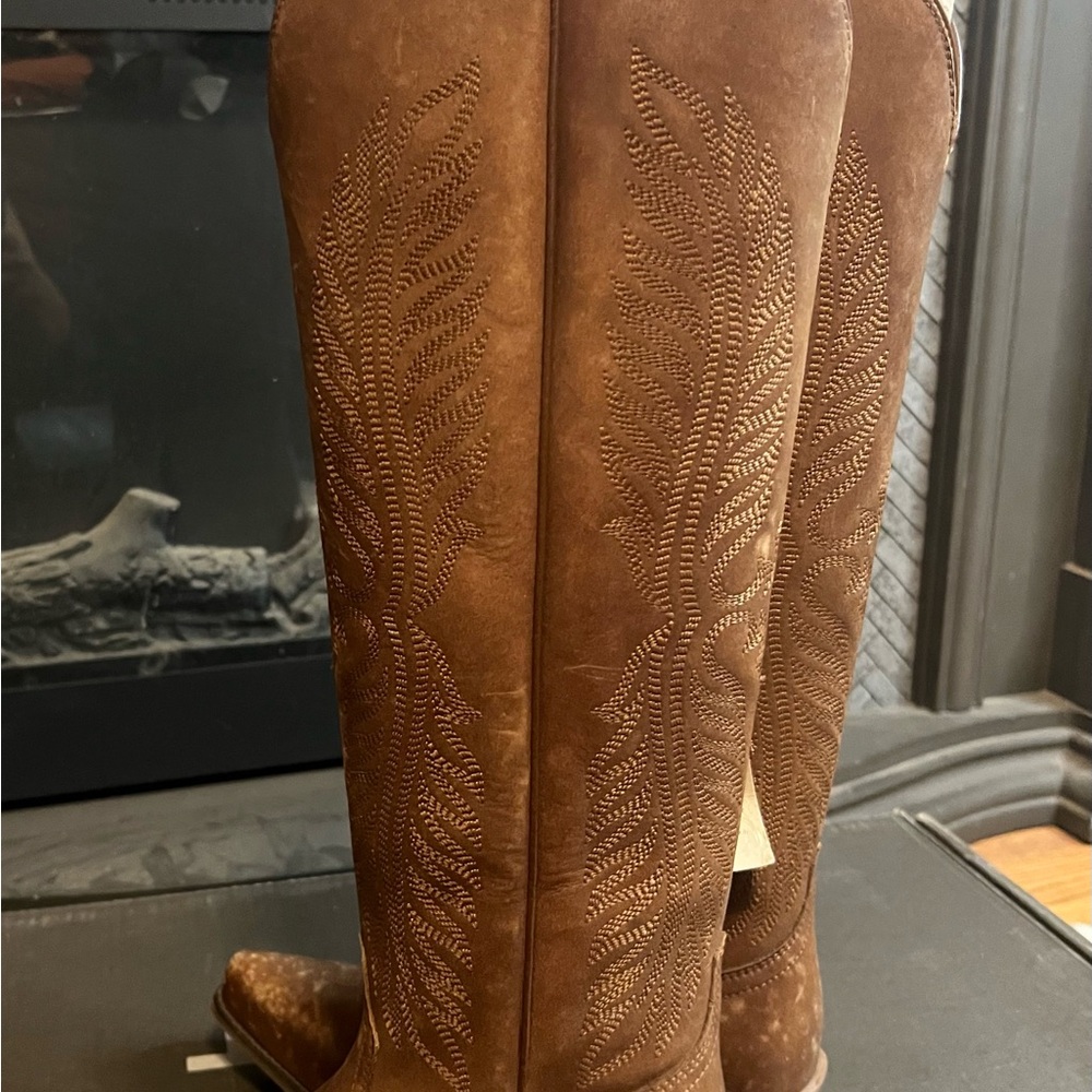 Ariat Brown Heeled Boots with Classic Western Style - Picture 7 of 17